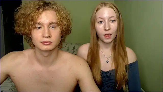 Snapshot of AliceStoneJhonyStone chatting on October 24, 2025, 4:58 pm AliceStoneJhonyStone online show from October 24, 2025, 4:58 pm