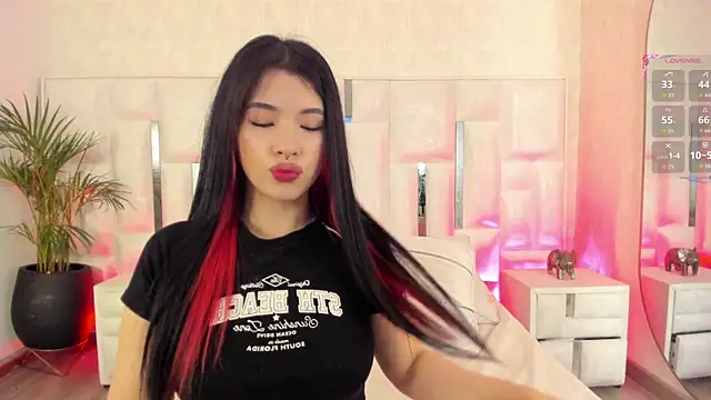 im nika  online show from October 22, 2025, 12:16 pm