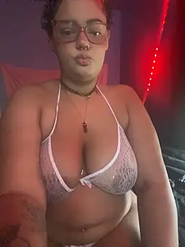 Snapshot of y0urlilgf chatting on March 27, 2026, 5:56 pm y0urlilgf online show from March 27, 2026, 5:56 pm