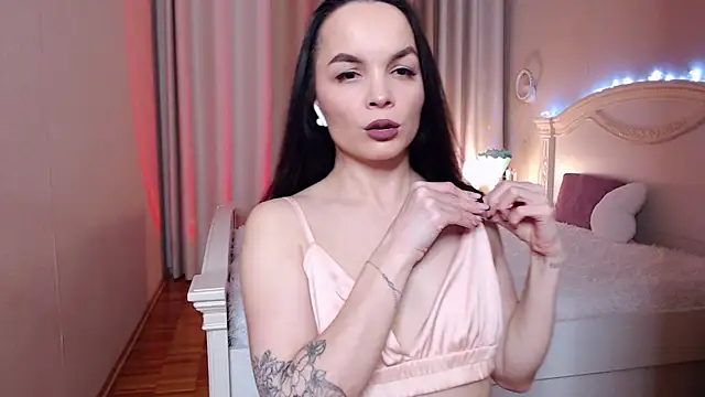 Avylew online show from January 12, 2026, 8:03 pm