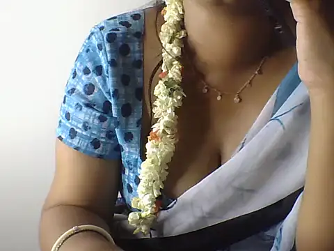 Snapshot of Sexy-Shalinii chatting on May 22, 2026, 5:18 pm Sexy-Shalinii online show from May 22, 2026, 5:18 pm