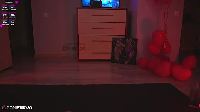 ManiFreyja online show from March 4, 2025, 2:49 am