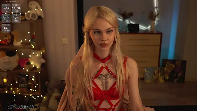 ManiFreyja online show from June 12, 2026, 8:52 pm