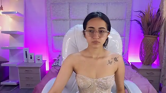 Mia Fischer online show from April 11, 2026, 7:40 pm