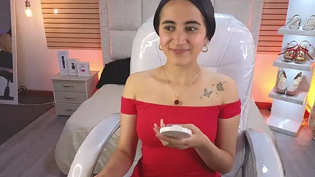 Mia Fischer online show from May 26, 2026, 2:46 pm