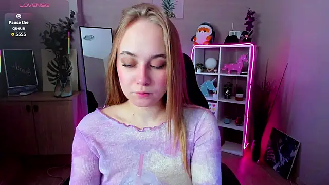 Snapshot of LianaBright chatting on February 12, 2026, 2:06 am LianaBright online show from February 12, 2026, 2:06 am