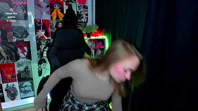 Snapshot of LianaBright chatting on February 13, 2026, 2:29 am LianaBright online show from February 13, 2026, 2:29 am