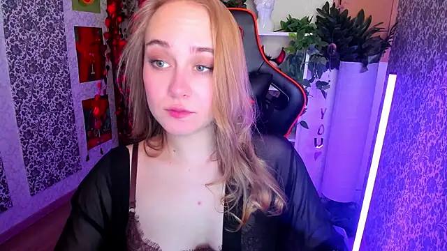 Snapshot of LianaBright chatting on February 19, 2026, 2:18 am LianaBright online show from February 19, 2026, 2:18 am