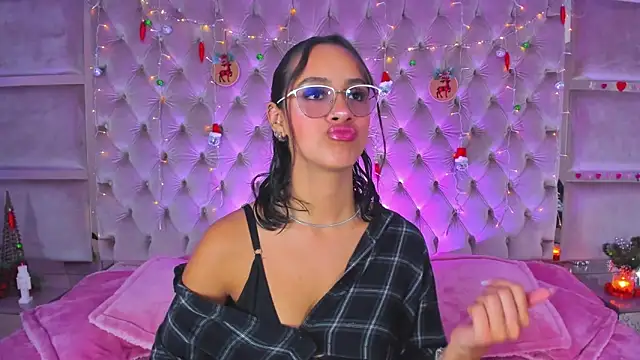 Snapshot of Harii_02 chatting on December 13, 2024, 3:49 am Harii 02 online show from December 13, 2024, 3:49 am