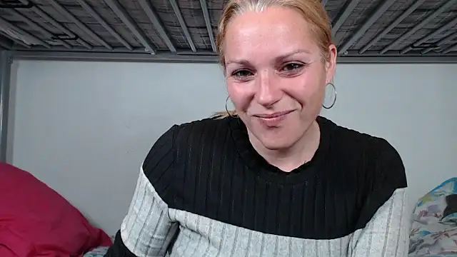 Doucelouve9 online show from February 4, 2026, 5:19 pm