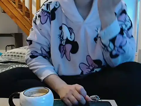 Snapshot of Lauzo21 chatting on October 6, 2025, 5:38 am Lauzo21 online show from October 6, 2025, 5:38 am