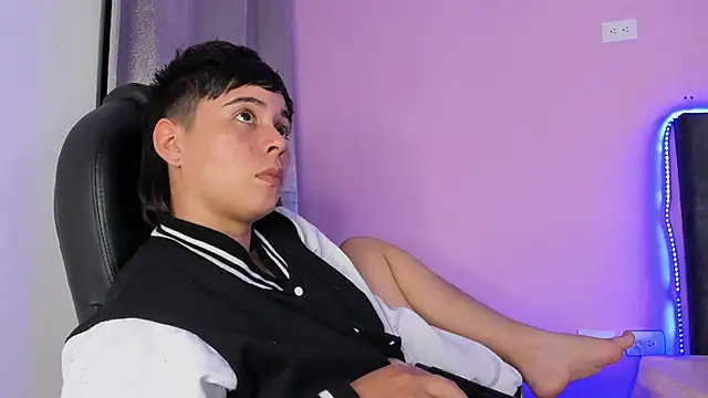 Snapshot of AbbySmiitth_ chatting on January 11, 2025, 6:12 pm AbbySmiitth online show from January 11, 2025, 6:12 pm