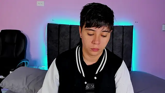 Snapshot of AbbySmiitth_ chatting on January 21, 2025, 12:29 pm AbbySmiitth online show from January 21, 2025, 12:29 pm