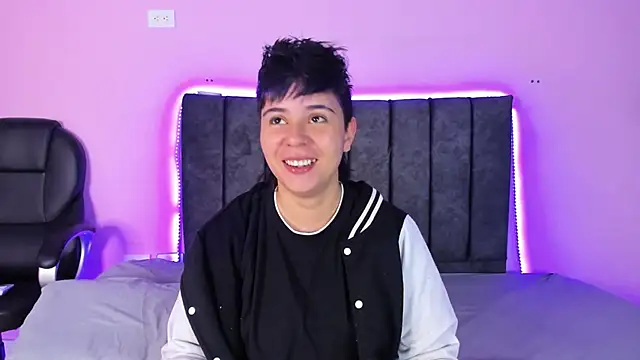 Snapshot of AbbySmiitth_ chatting on January 23, 2025, 12:19 pm AbbySmiitth online show from January 23, 2025, 12:19 pm