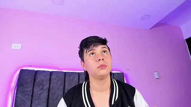 Snapshot of AbbySmiitth_ chatting on January 23, 2025, 6:24 pm AbbySmiitth online show from January 23, 2025, 6:24 pm