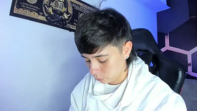 Snapshot of AbbySmiitth_ chatting on September 16, 2025, 7:04 pm AbbySmiitth online show from September 16, 2025, 7:04 pm