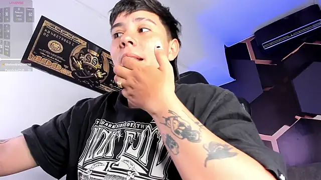 Snapshot of AbbySmiitth_ chatting on October 3, 2025, 7:22 pm AbbySmiitth online show from October 3, 2025, 7:22 pm