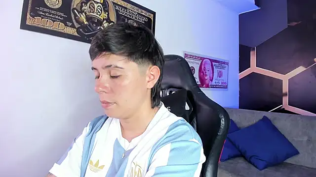 Snapshot of AbbySmiitth_ chatting on October 10, 2025, 7:13 pm AbbySmiitth online show from October 10, 2025, 7:13 pm