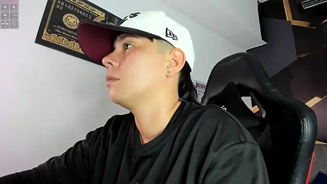 Snapshot of AbbySmiitth_ chatting on October 28, 2025, 7:16 pm AbbySmiitth online show from October 28, 2025, 7:16 pm