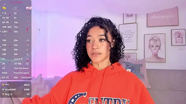 Crystal Dluna online show from January 15, 2025, 6:51 pm