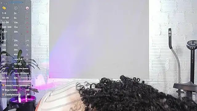 Crystal Dluna online show from March 7, 2025, 6:54 pm