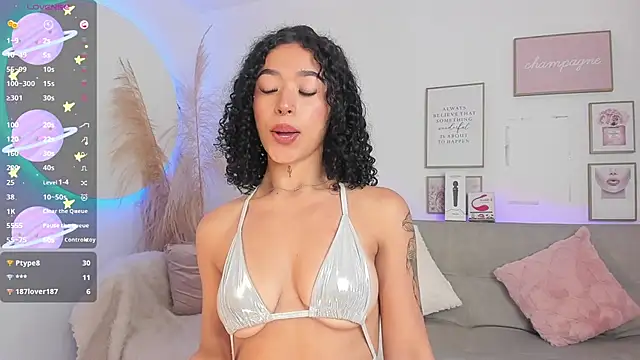 Crystal Dluna online show from March 12, 2025, 6:44 pm