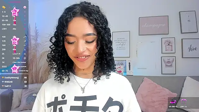 Crystal Dluna online show from March 17, 2025, 4:54 pm