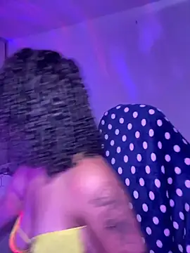 Crystal Dluna online show from September 8, 2025, 6:18 pm