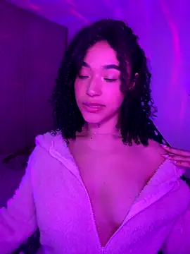 Crystal Dluna online show from September 11, 2025, 12:22 am