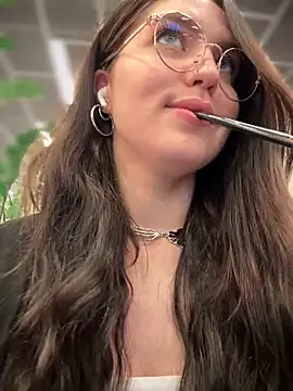 meow girl online show from September 18, 2025, 12:07 pm