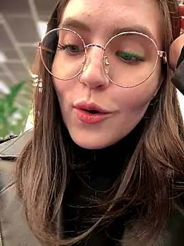 meow girl online show from October 2, 2025, 3:41 pm