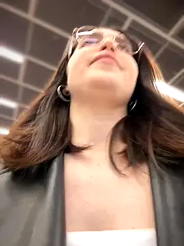 meow girl online show from November 10, 2025, 4:17 pm