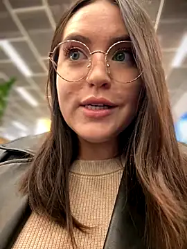 meow girl online show from November 18, 2025, 8:08 am