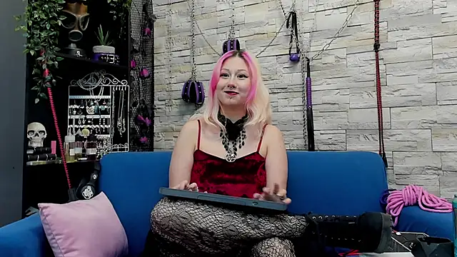 Snapshot of CruelMistress chatting on January 3, 2025, 12:43 am CruelMistress online show from January 3, 2025, 12:43 am