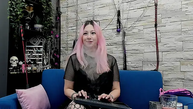 Snapshot of CruelMistress chatting on February 28, 2025, 4:32 am CruelMistress online show from February 28, 2025, 4:32 am