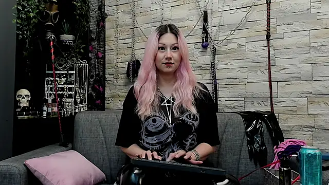 Snapshot of CruelMistress chatting on March 18, 2025, 11:20 pm CruelMistress online show from March 18, 2025, 11:20 pm