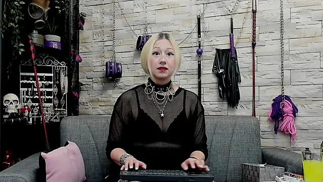 Snapshot of CruelMistress chatting on October 28, 2025, 11:29 pm CruelMistress online show from October 28, 2025, 11:29 pm