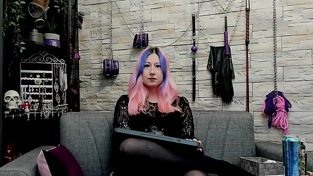 Snapshot of CruelMistress chatting on November 7, 2025, 2:06 pm CruelMistress online show from November 7, 2025, 2:06 pm