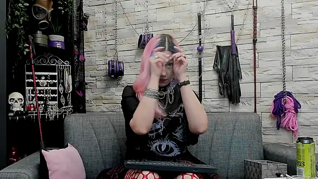 Snapshot of CruelMistress chatting on November 9, 2025, 3:43 pm CruelMistress online show from November 9, 2025, 3:43 pm