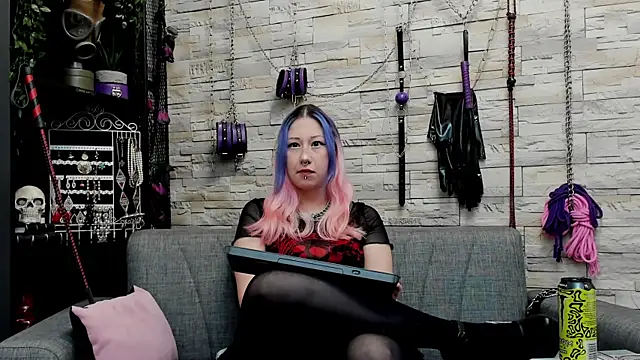 Snapshot of CruelMistress chatting on November 10, 2025, 3:33 pm CruelMistress online show from November 10, 2025, 3:33 pm