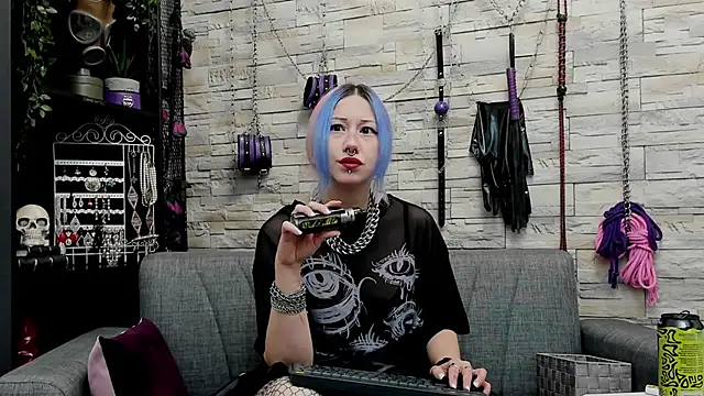 Snapshot of CruelMistress chatting on November 12, 2025, 4:07 pm CruelMistress online show from November 12, 2025, 4:07 pm