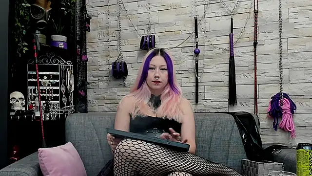 Snapshot of CruelMistress chatting on November 17, 2025, 3:07 pm CruelMistress online show from November 17, 2025, 3:07 pm