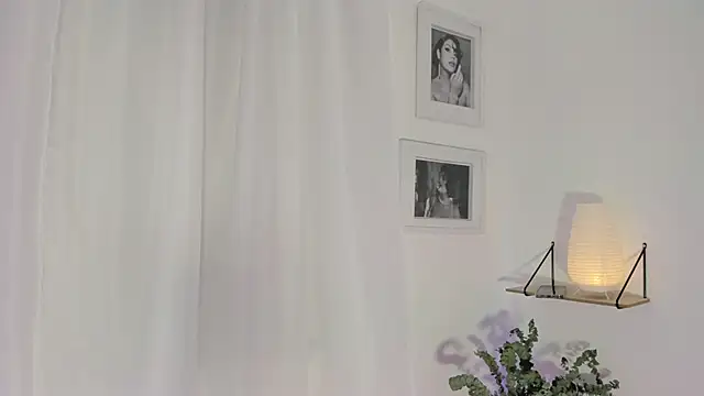 Snapshot of Candelariia_ chatting on March 5, 2025, 7:27 pm Candelariia  online show from March 5, 2025, 7:27 pm