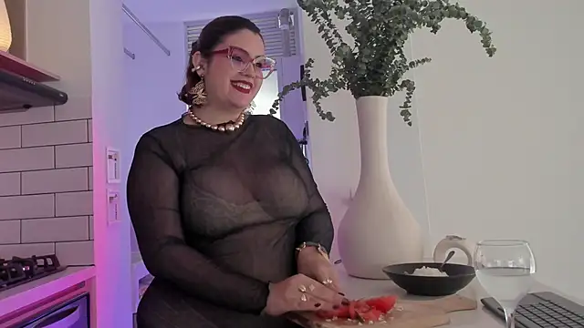 Snapshot of Candelariia_ chatting on March 6, 2025, 7:21 pm Candelariia  online show from March 6, 2025, 7:21 pm