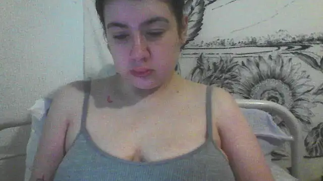 Snapshot of CamilaCherryX chatting on November 4, 2025, 3:33 pm CamilaCherryX online show from November 4, 2025, 3:33 pm