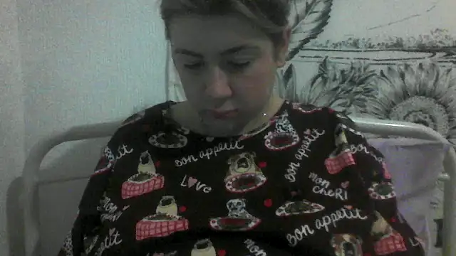 Snapshot of CamilaCherryX chatting on November 14, 2025, 9:13 pm CamilaCherryX online show from November 14, 2025, 9:13 pm