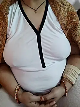 Snapshot of milf-kaira chatting on December 11, 2024, 8:47 am milf-kaira online show from December 11, 2024, 8:47 am