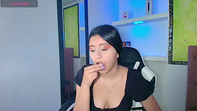 zoe connor19 online show from November 18, 2025, 7:29 pm