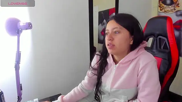 zoe connor19 online show from December 3, 2025, 7:45 pm