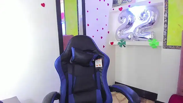 zoe connor19 online show from April 14, 2026, 8:26 pm